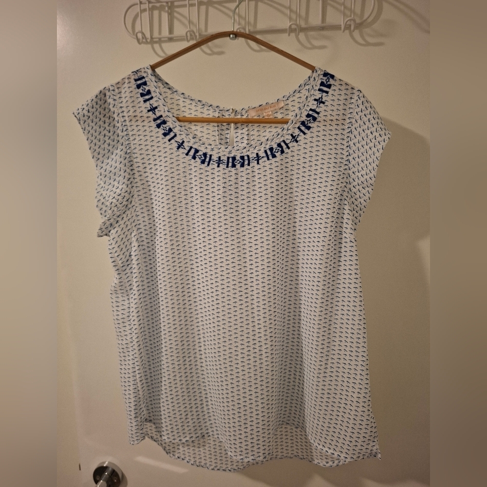 Skies Are Blue White & Blue Patterned Women's Cap-sleeve Blouse (Size M)